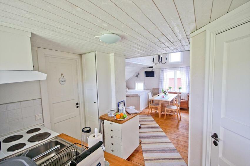 Broby Bed & Breakfast Nyköping Buitenkant foto